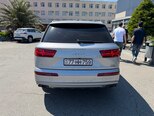 Audi Q7-6