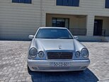 Mercedes E 240-1