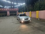Mercedes E 280-1