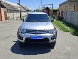 Mitsubishi L200-1