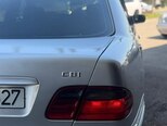 Mercedes E 270-4