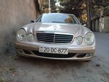 Mercedes E 240-1