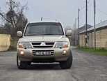 Mitsubishi Pajero-2