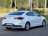 Hyundai Elantra-9