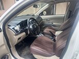 Mitsubishi Outlander-3