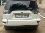 Mitsubishi Outlander-2