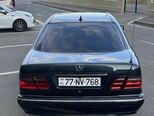 Mercedes E 220-10