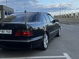 Mercedes E 220-11