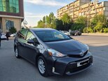 Toyota Prius V-2