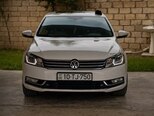 Volkswagen Passat-1