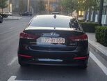 Hyundai Elantra-4