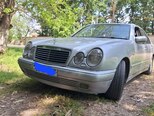 Mercedes E 220-1