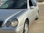 Mercedes E 200-11