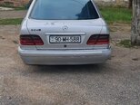 Mercedes E 240-4
