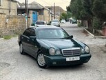 Mercedes E 240-1