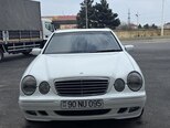 Mercedes E 240-1