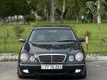 Mercedes E 220-1