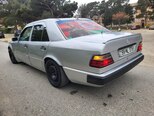 Mercedes E 220-11