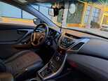 Hyundai Elantra-12