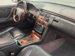 Mercedes E 200-19