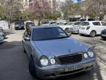 Mercedes E 220-1