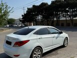 Hyundai Accent-4