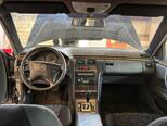 Mercedes E 220-11
