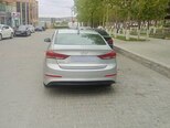 Hyundai Elantra-2