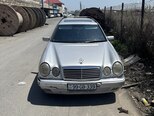 Mercedes E 240-1