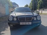Mercedes E 240-1