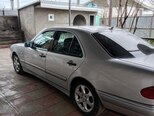 Mercedes E 240-11