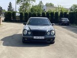 Mercedes E 270-1