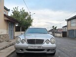 Mercedes E 240-1