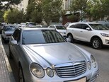 Mercedes E 220-1