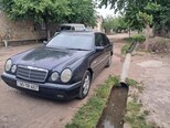 Mercedes E 220-1