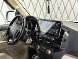 Mitsubishi Pajero-8