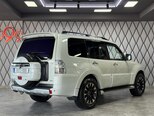 Mitsubishi Pajero-4