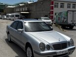 Mercedes E 270-3