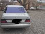Mercedes 220 E-2