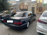 Mercedes E 240-4