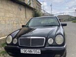 Mercedes E 240-1