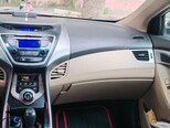 Hyundai Elantra-9