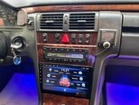 Mercedes E 220-11