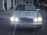 Mercedes E 240-1