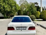 Mercedes E 240-2