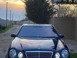 Mercedes E 240-1