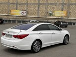 Hyundai Sonata-5