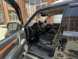 Mitsubishi Pajero-7