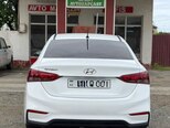 Hyundai Accent-4