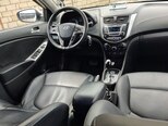 Hyundai Accent-12